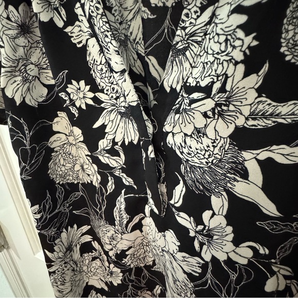 H&M Black & White Floral Blouse – XS - Picture 2 of 6